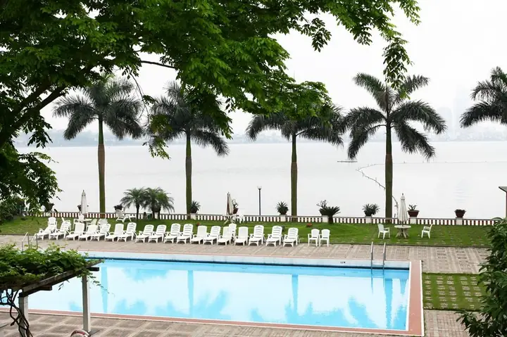 Bể Bơi Khách Sạn Thắng Lợi – Điểm Đến Hoàn Hảo Cho Kỳ Nghỉ Thư Giãn Và Trải Nghiệm Đẳng Cấp