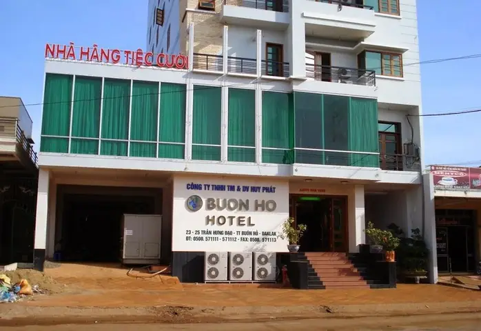 Khám Phá Những Trải Nghiệm Đặc Sắc Tại Các Khách Sạn Buôn Hồ