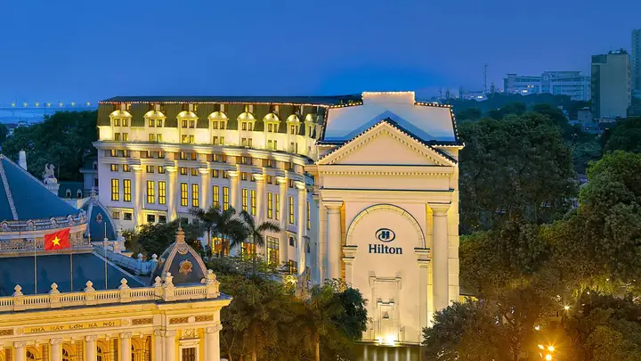 Khách Sạn Hilton: Đẳng Cấp Thế Giới, Trải Nghiệm Độc Đáo Cho Mọi Du Khách