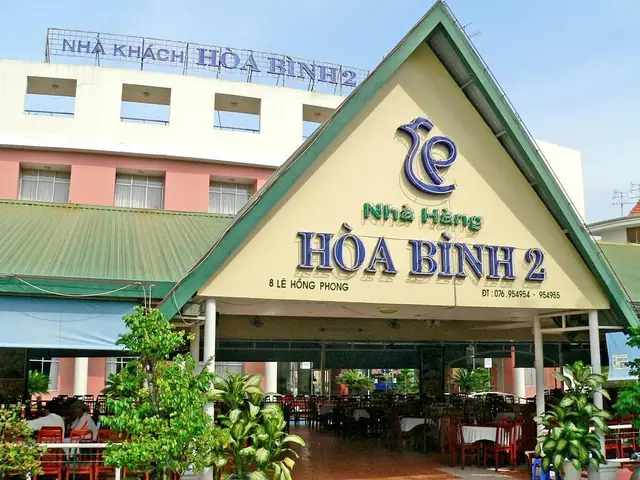 Khách Sạn Hòa Bình 2 – Điểm Dừng Chân Lý Tưởng Cho Những Ai Yêu Thích Sự Sang Trọng Và Tiện Nghi