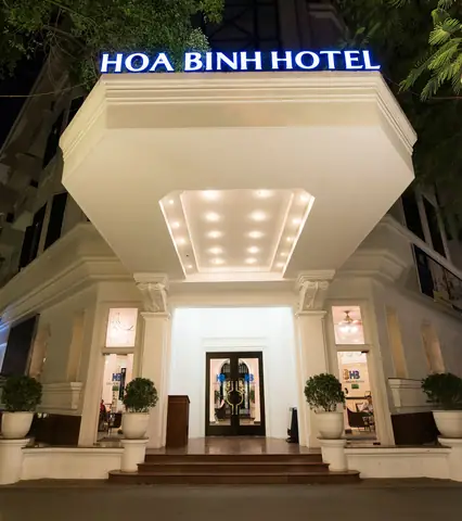 Khách Sạn Hoà Bình – Điểm Dừng Chân Lý Tưởng Cho Những Ai Yêu Thích Sự Thanh Bình Và Tiện Nghi