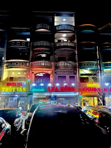 Khách Sạn Lửa Hồng – Trải Nghiệm Đẳng Cấp Tại Thiên Đường Du Lịch Việt Nam