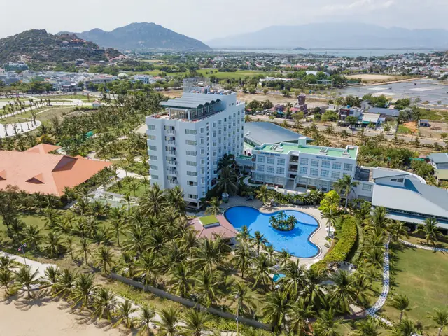 Khách Sạn Ninh Chữ – Điểm Dừng Chân Lý Tưởng Cho Những Ai Yêu Thích Sự Thanh Bình Và Đẳng Cấp