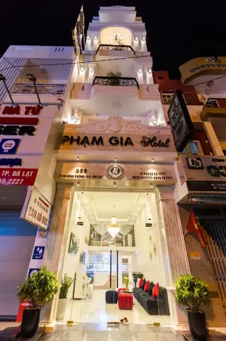 Khách Sạn Phạm Gia – Điểm Dừng Chân Lý Tưởng Cho Những Ai Yêu Thích Sự Sang Trọng Và Ấm Cúng