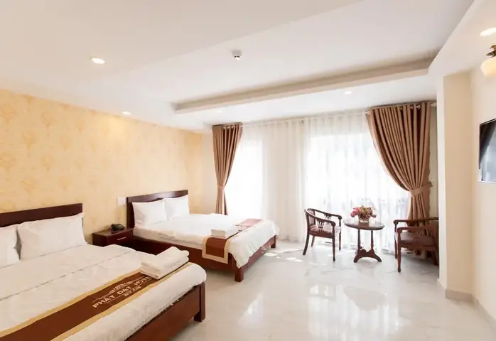 Khách Sạn Phát Đạt: Hành Trình Từ Đêm Đầu Đến Đỉnh Cao Thành Công