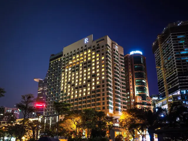 Khách Sạn Renaissance Riverside Sài Gòn: Trải Nghiệm Sang Trọng Giữa Lòng Thành Phố
