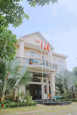 Khách Sạn Sao Vàng: Trải Nghiệm Sang Trọng Và Dịch Vụ Đẳng Cấp
