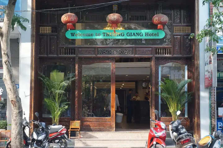 Khách Sạn Trường Giang – Điểm Dừng Chân Lý Tưởng Cho Những Ai Yêu Thích Sự Sang Trọng Và Tiện Nghi