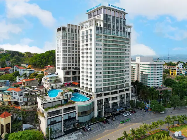 Khách Sạn Wyndham Hạ Long – Trải Nghiệm Sang Trọng Giữa Vịnh Hạ Long Hùng Vĩ