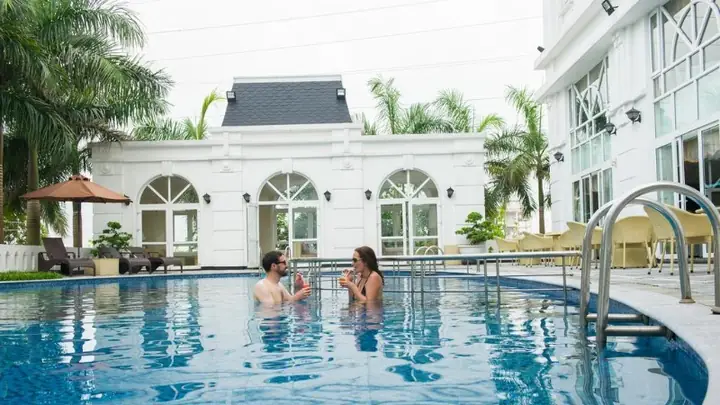Khách Sạn 4 Sao Ninh Bình: Trải Nghiệm Sang Trọng Giữa Thiên Nhiên Hùng Vĩ
