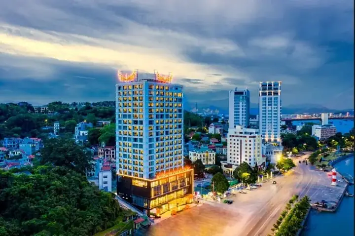 Khách Sạn 4 Sao Tại Hạ Long: Trải Nghiệm Nghỉ Dưỡng Đầy Đủ Tiện Nghi Và Sang Trọng