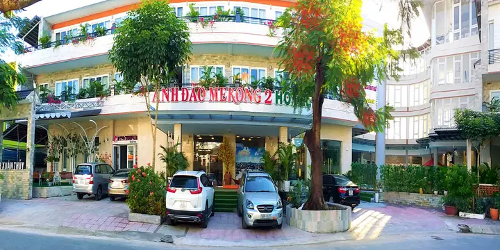 Khách Sạn Anh Đào Mekong – Trải Nghiệm Sang Trọng Giữa Lòng Sông Hùng Vĩ