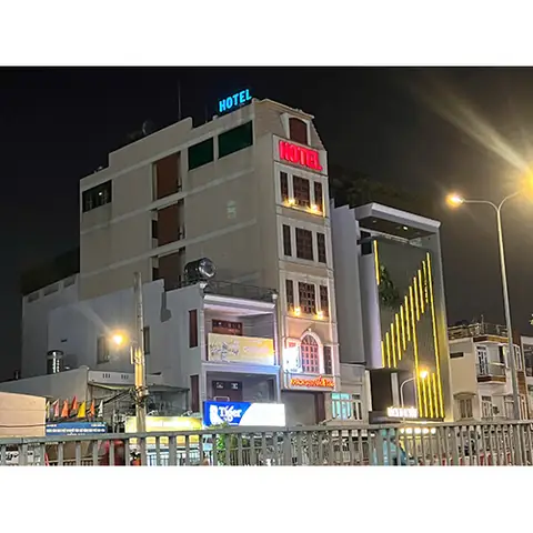Khách Sạn Ánh Sao Lê Trọng Tấn