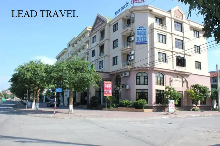 Khách Sạn Bạch Tuyết: Nơi Giao Thoa Của Đêm Lạnh Và Ánh Sáng Tràn Tràn Khách Sạn Bạch Tuyết: Nơi Giao Thoa Của Đêm Lạnh Và Ánh Sáng Tràn Tràn