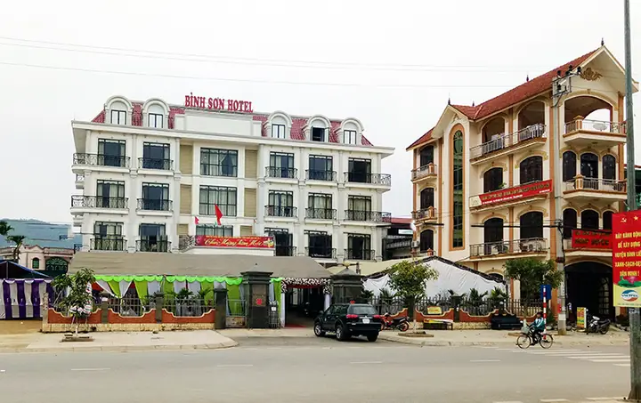 Khám Phá Những Trải Nghiệm Độc Đáo Tại Khách Sạn Bình Sơn: Hướng Dẫn Chi Tiết Cho Du Khách