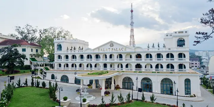 Khách Sạn Dalat Palace – Trải Nghiệm Sang Trọng Giữa Thành Phố Sương Mù