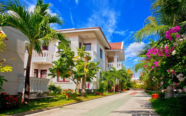 Khách Sạn Dốc Lết Nha Trang: Hành Trình Khám Phá Vẻ Đẹp Bãi Biển Và Văn Hóa Địa Phương