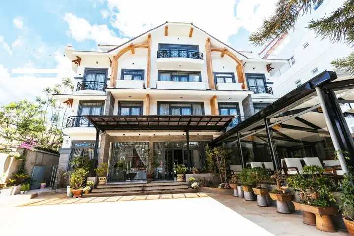Khách Sạn Đường Yersin Đà Lạt: Hành Trình Khám Phá Đất Đai Băng Đá Khách Sạn Đường Yersin Đà Lạt: Hành Trình Khám Phá Đất Đai Băng Đá