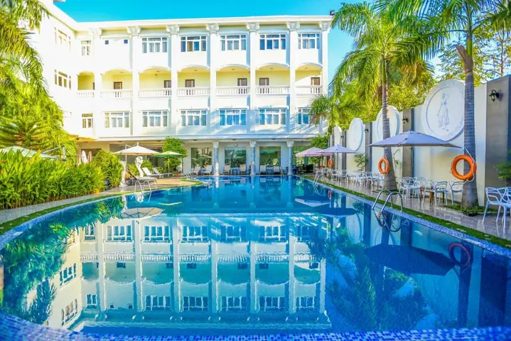 Khách Sạn Eden Plaza