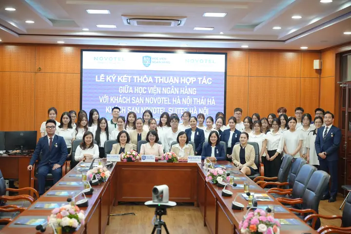 Khách Sạn Gần Học Viện Ngân Hàng