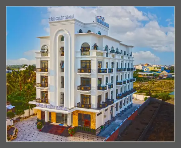 Khách Sạn Gần Núi Cấm