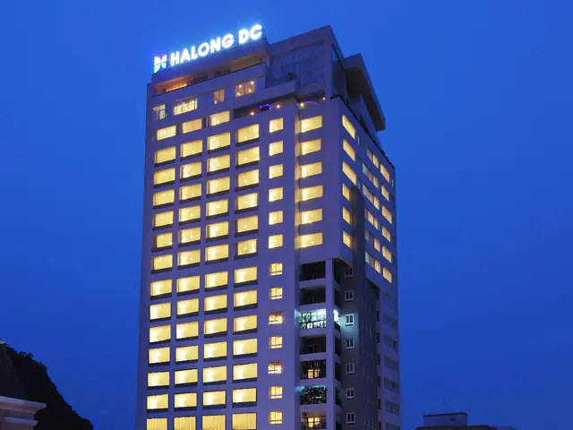 Khách Sạn Hạ Long Dc: Nơi Nghỉ Dưỡng Lý Tưởng Giữa Bãi Biển Và Vịnh Hạ Long Khách Sạn Hạ Long Dc: Nơi Nghỉ Dưỡng Lý Tưởng Giữa Bãi Biển Và Vịnh Hạ Long