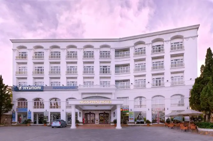 Khách Sạn Hồ Tùng Mậu