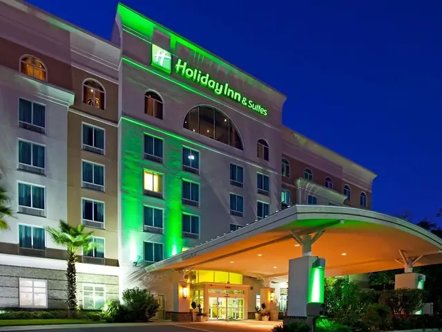 Khám Phá Trải Nghiệm Đẳng Cấp Tại Khách Sạn Holiday Inn: Lựa Chọn Hoàn Hảo Cho Mọi Hành Trình