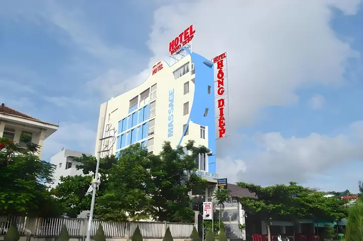Khách Sạn Hồng Diệp: Hòn Khuyên Bất Địa Giữa Cộng Đồng Khách Sạn Hồng Diệp: Hòn Khuyên Bất Địa Giữa Cộng Đồng