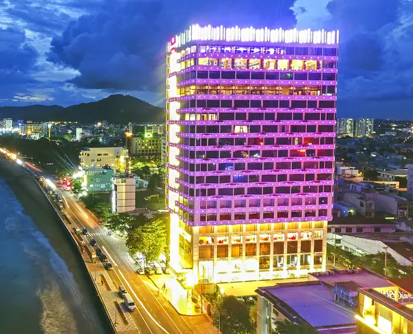 Khách Sạn Hương Việt Quy Nhơn – Trải Nghiệm Đẳng Cấp, Vị Thanh Nhân Giữa Biển Xanh