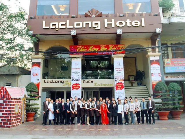Khách Sạn Lạc Long: Hành Trình Khám Phá Vẻ Đẹp Của Hội An Qua Cửa Mắt Nổi Đặc