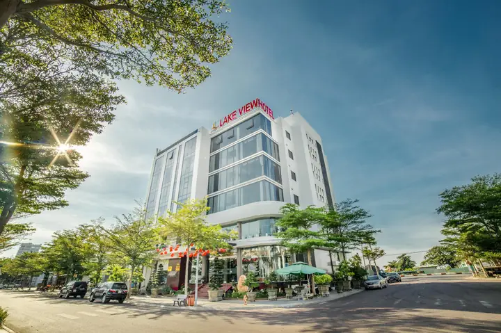 Khách Sạn Lake View: Trải Nghiệm Cho Mọi Lứa Tuổi Khách Sạn Lake View: Trải Nghiệm Cho Mọi Lứa Tuổi