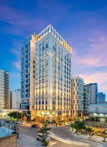 Khách Sạn Luxury Đà Nẵng: Hành Trình Sang Trọng Tại Biển Miền Trung