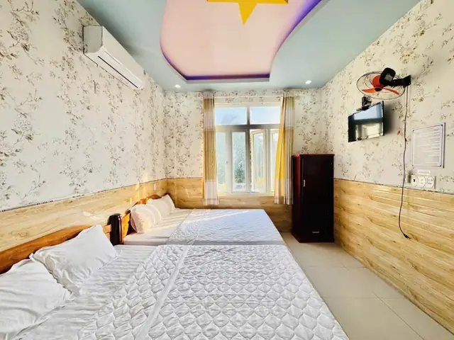 Khách Sạn Lý Quỳnh