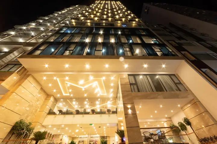 Khách Sạn Majestic Premium Nha Trang: Trải Nghiệm Sang Trọng Giữa Bãi Biển Tuyệt Đẹp