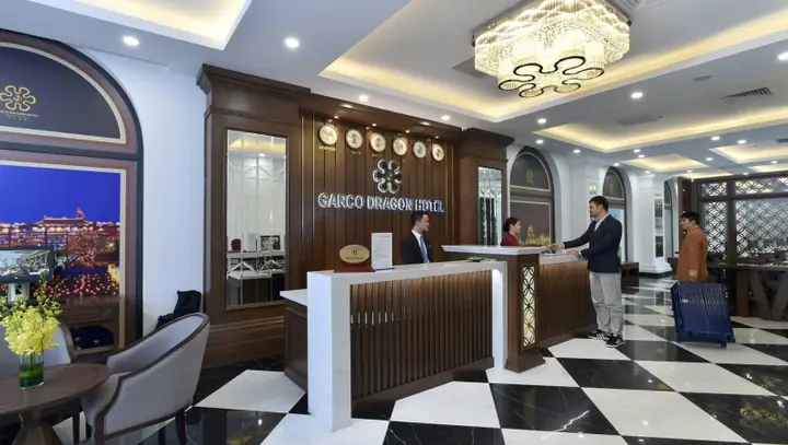 Khách Sạn May 10 - Nơi Gặp Đêm Hồng Sông Khách Sạn May 10 - Nơi Gặp Đêm Hồng Sông