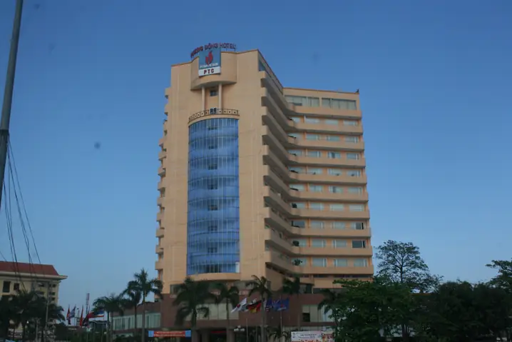 Khách Sạn Phương Đông Vinh