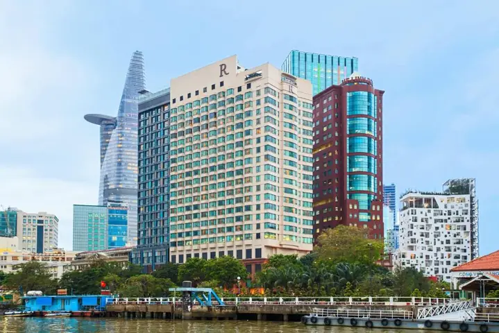 Khách Sạn Renaissance Riverside Saigon