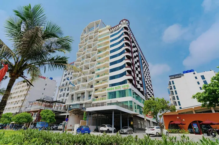 Khách Sạn Sầm Sơn Bãi C: Trải Nghiệm Nghỉ Dưỡng Đẳng Cấp Trên Bờ Biển Phong Cảnh Hùng Vĩ