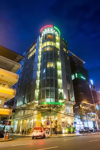 Khách Sạn Sun River Đà Nẵng: Nơi Hòa Quyện Giữa Cảm Hứng Biển Mặt Và Sự Hòa Bình Nội Thân