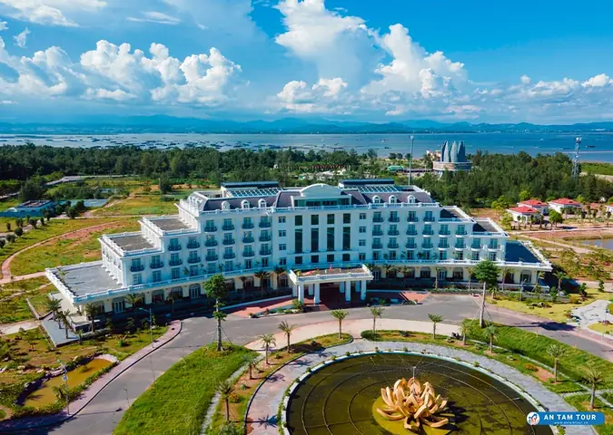 Khách Sạn Trà Cổ – Hành Trình Khám Phá Sự Kết Hợp Hoàn Hảo Giữa Văn Hoá Trà Và Nghỉ Dưỡng Sang Trọng