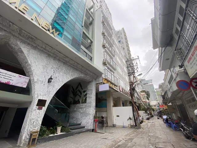 Khách Sạn Trong Hẻm