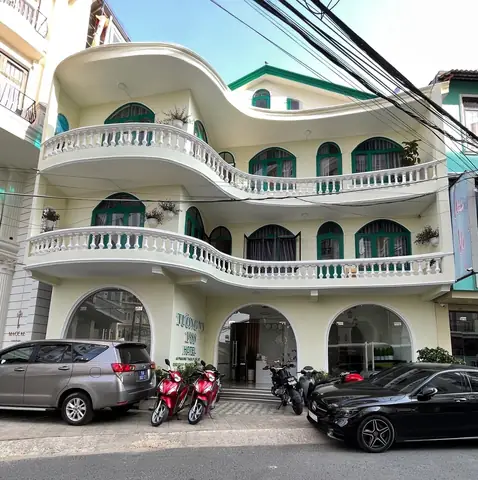 Khách Sạn Tường Vy Đà Lạt: Nơi Yên Bình Giữa Dòng Sông Quỳ Khách Sạn Tường Vy Đà Lạt: Nơi Yên Bình Giữa Dòng Sông Quỳ