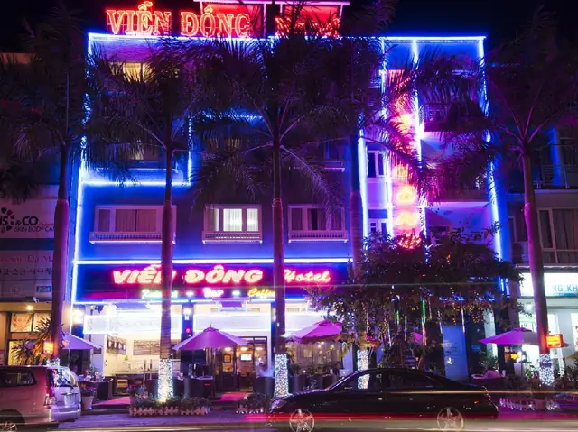 Khách Sạn Viễn Đông Quận 7 – Nơi Hòa Quyện Giữa Kiến Trúc Hiện Đại Và Văn Hóa Đậm Đà Khách Sạn Viễn Đông Quận 7 – Nơi Hòa Quyện Giữa Kiến Trúc Hiện Đại Và Văn Hóa Đậm Đà