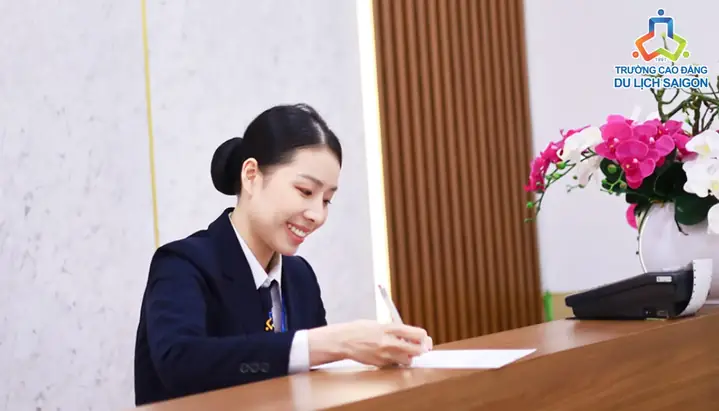 Lương Lễ Tân Khách Sạn