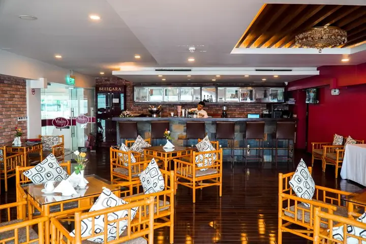 Nhà Hàng Khách Sạn Thắng Lợi: Địa Điểm Hòa Quyện Hương Vị Và Sang Trọng
