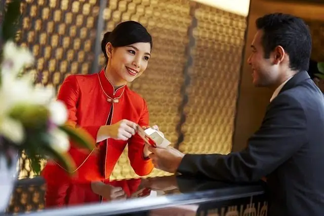 Nhân Viên Lễ Tân Khách Sạn: Vai Trò, Nhiệm Vụ Và Triển Vọng Nghề Nghiệp Nhân Viên Lễ Tân Khách Sạn: Vai Trò, Nhiệm Vụ Và Triển Vọng Nghề Nghiệp