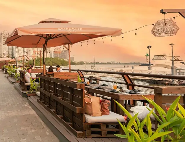 B&a Cafe Bờ Sông Sài Gòn