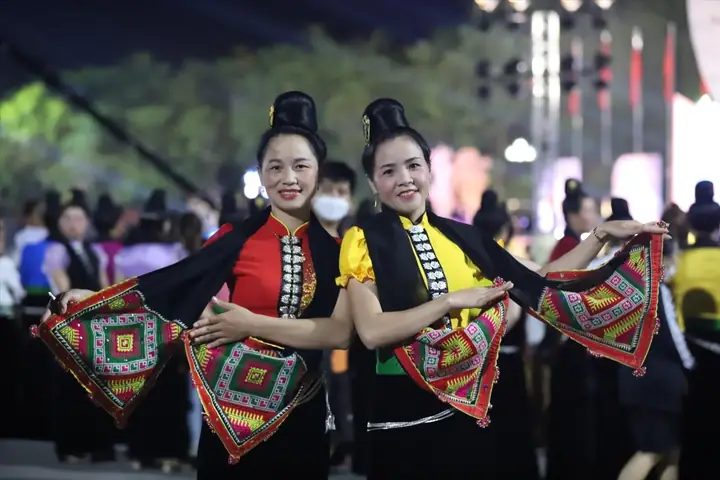 Bản Lác Mai Châu Dân Tộc