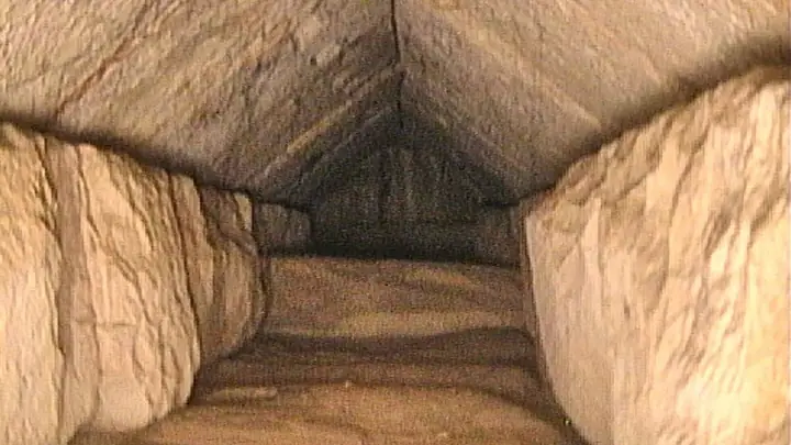 Bên Trong Kim Tự Tháp Giza Bên Trong Kim Tự Tháp Giza